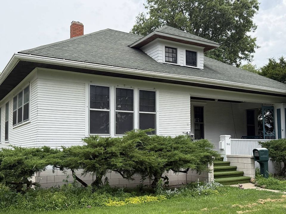 1st image of 910 N Sycamore St