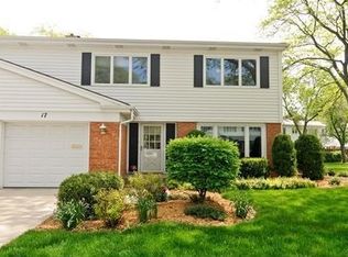 17 S Regency Ct W, Arlington Heights, IL