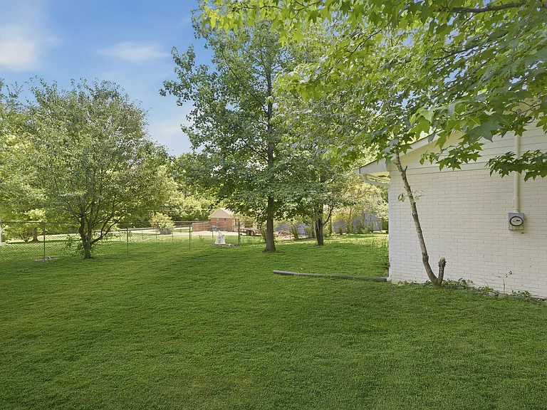310 McDonald Dr — Photo 24