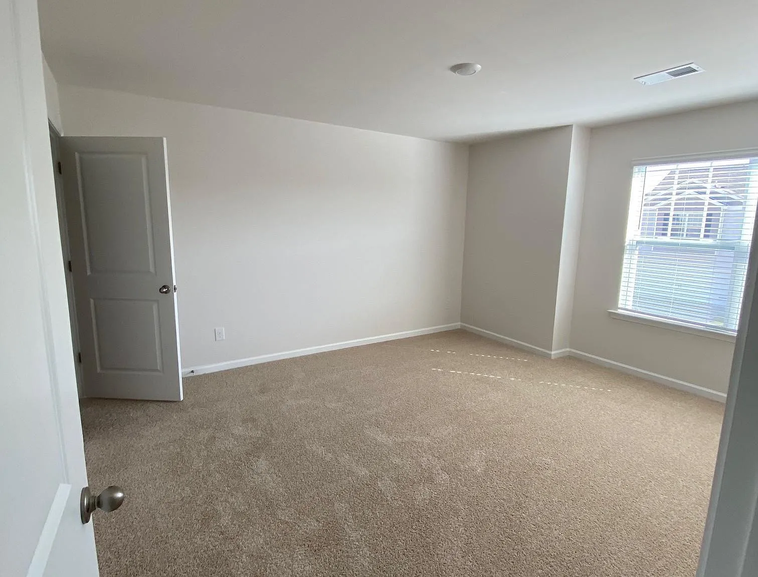3 bed, 2.5 bath, 2175 sqft, $1,950 — Photo 2