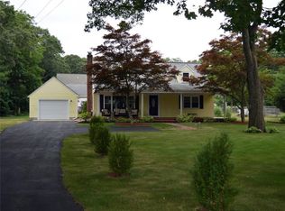 257 Nausauket Rd, Warwick, RI 02886