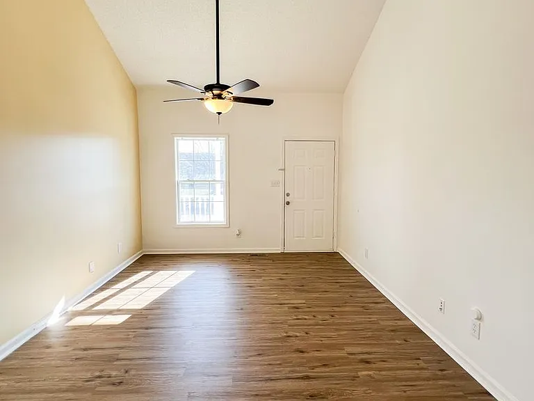 438 Cranklen Cir — Photo 5