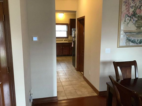 5th image of 732 Caffrey Ct W