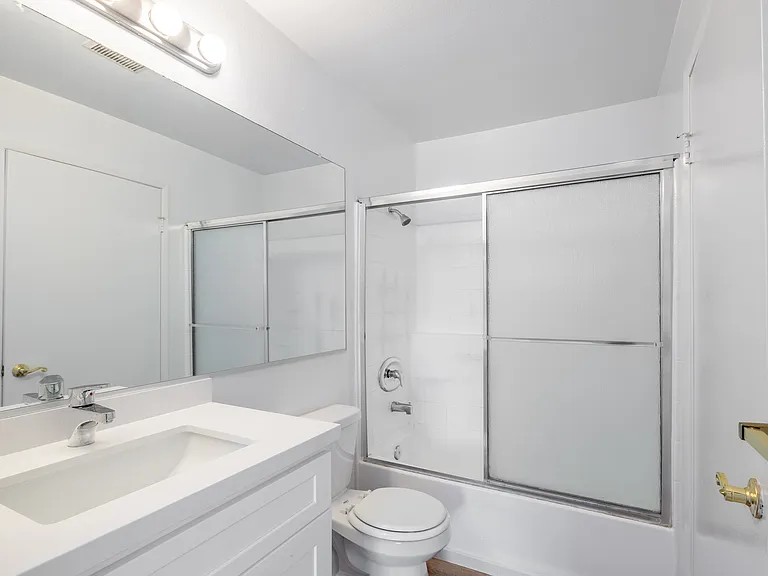 5257 Willowcrest Ave — Photo 3