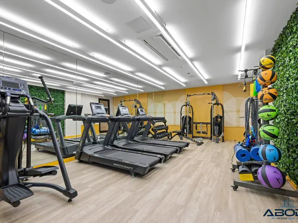 558 Sackett Street image 15 of 20