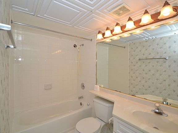 3rd image of 3857 N Parkway Dr APT 3C