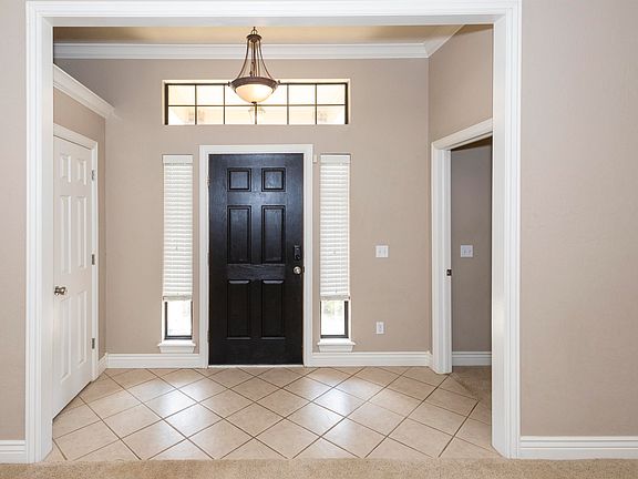 3rd image of 1909 Meadowview Dr