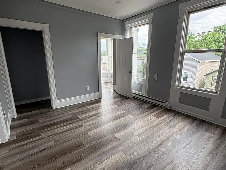 114 Congress St — Photo 6