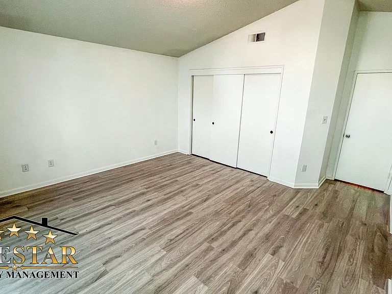 4605 Mount Everest Way — Photo 19