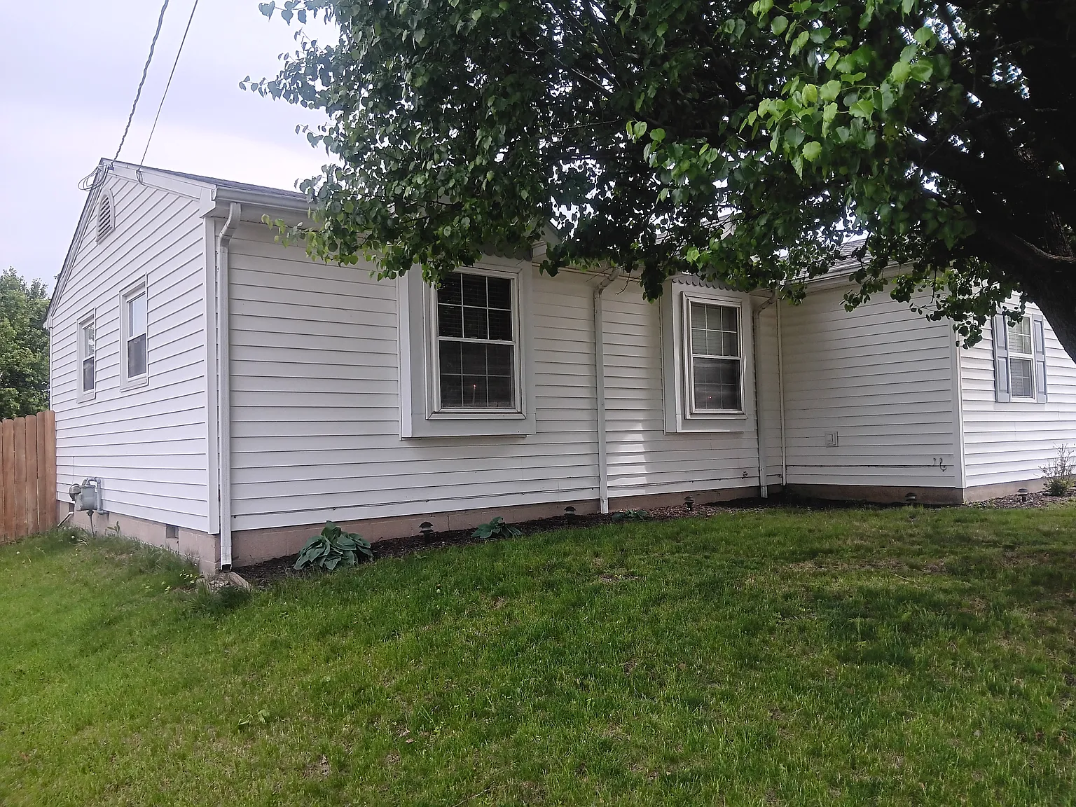 3 bed, 1.5 bath, 1400 sqft, $2,200 — Photo 2