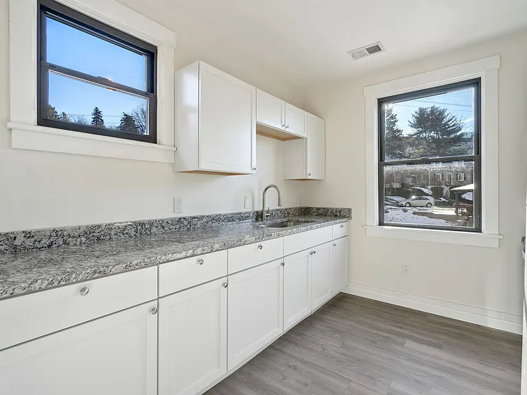 111 Kaplan Avenue — Photo 14