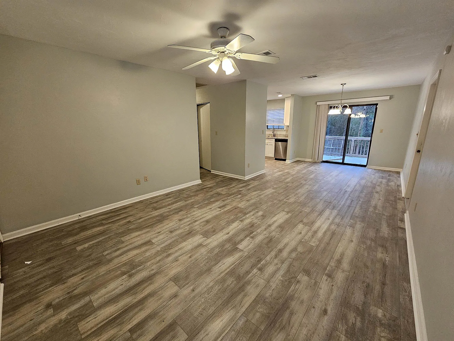 3 bed, 2.0 bath, 1080 sqft, $1,795 — Photo 4