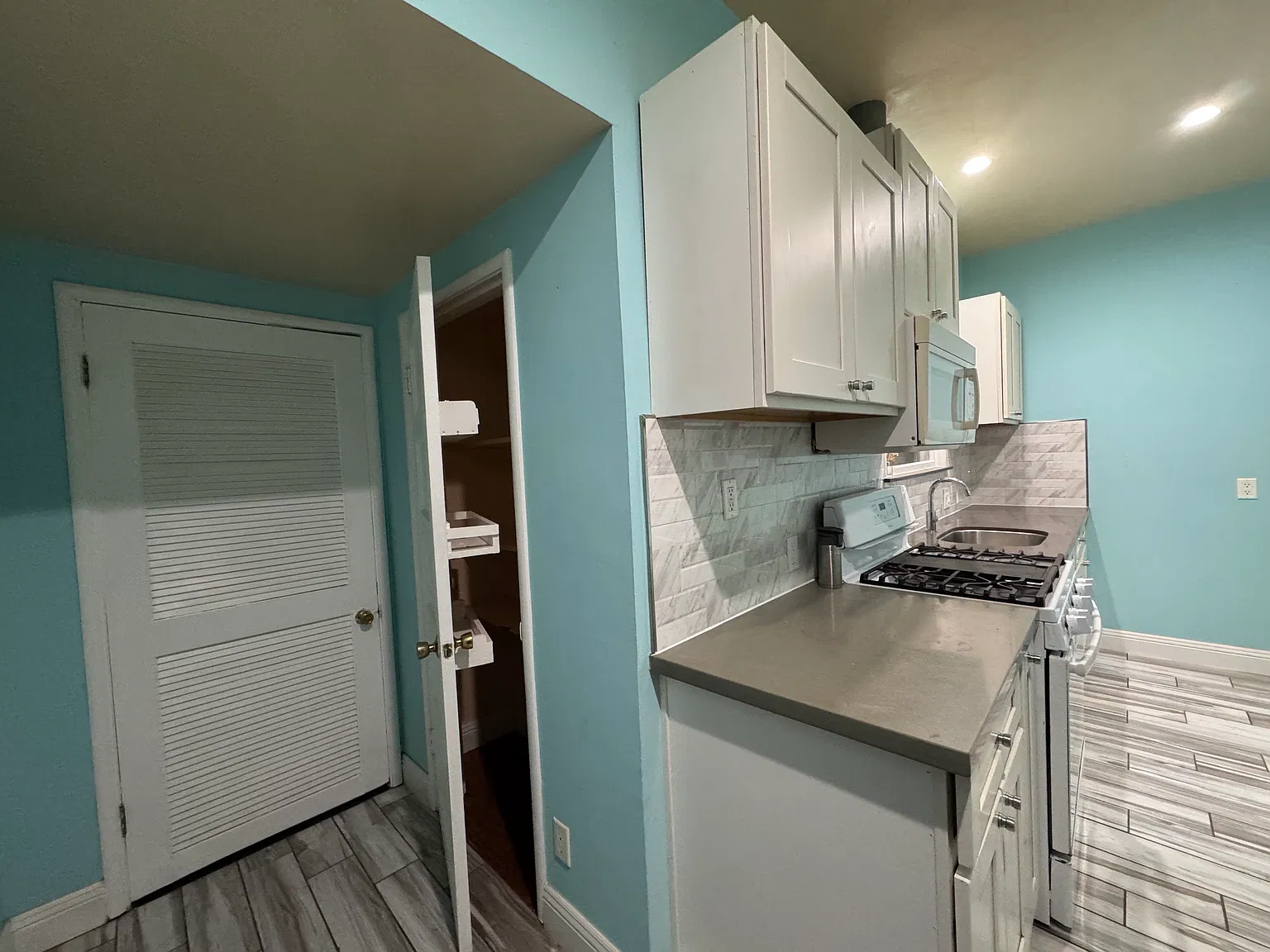 2 bed, 1000 sqft, $2,650 — Photo 2