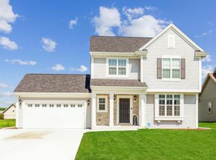 515 Spur Rd, Slinger, WI 53086