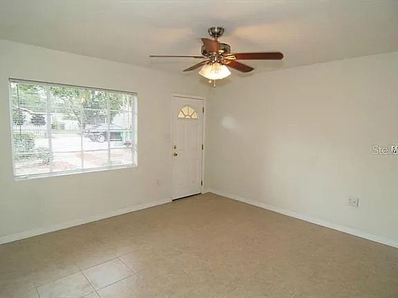 5th image of 851 Carver St