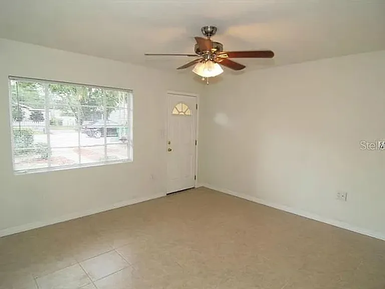 851 Carver St — Photo 5
