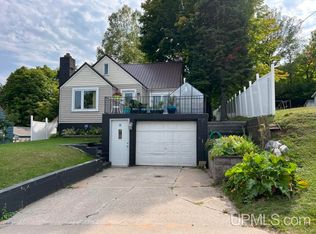 508 Prospect St, Munising, MI 49862