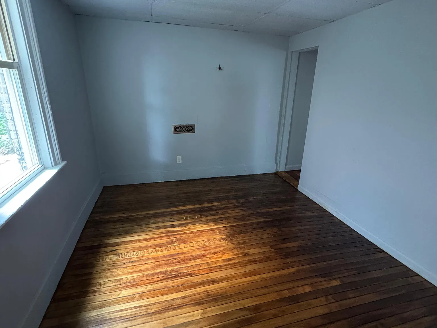 1 bed, 800 sqft, $1,049 — Photo 2