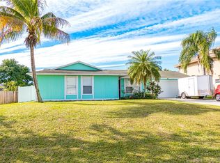 118 SW Sea Lion Rd, Port Saint Lucie, FL 34953
