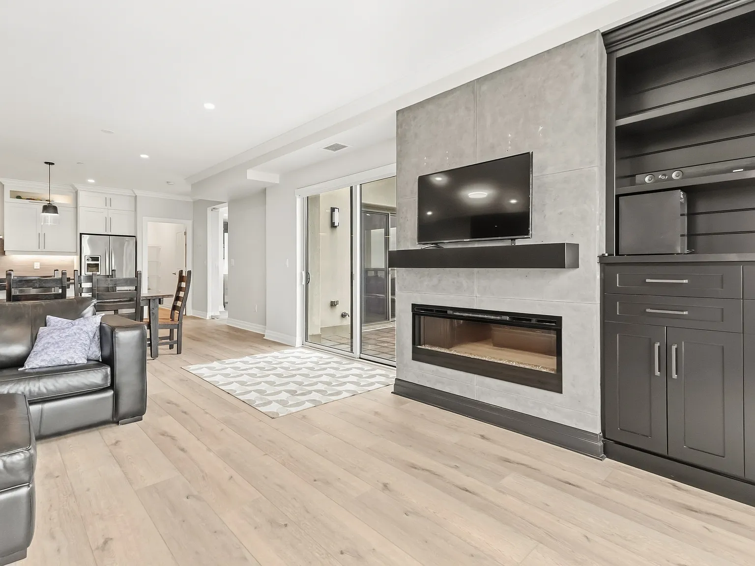 330 Ridout Street North London — Photo 4