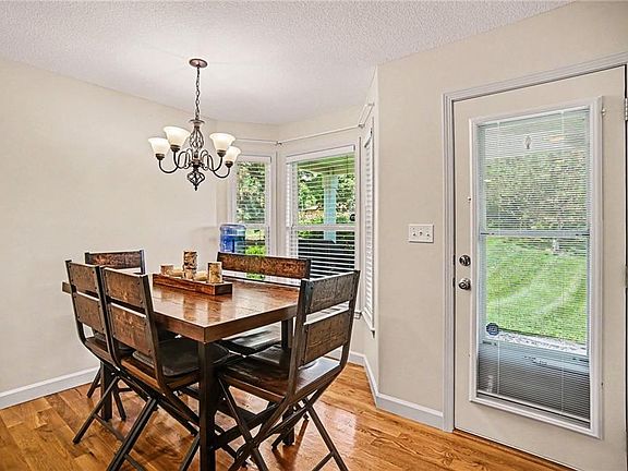 5th image of 98 Continental Dr