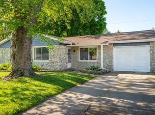 8215 W Fairview Dr, Yorktown, IN 47396