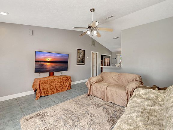 4th image of 311 SE Navy Avenue