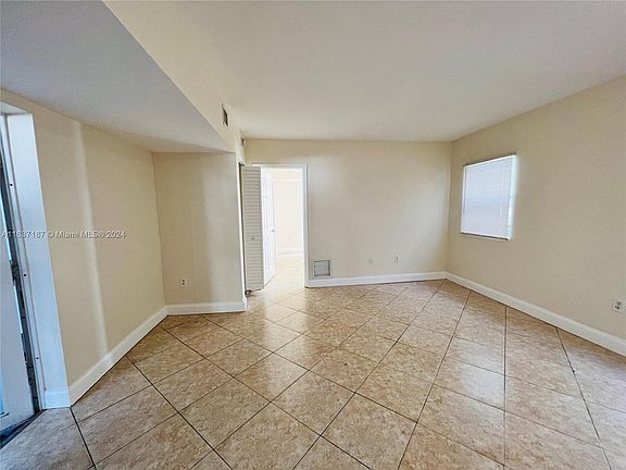 2nd image of 950 Bay Dr APT 3