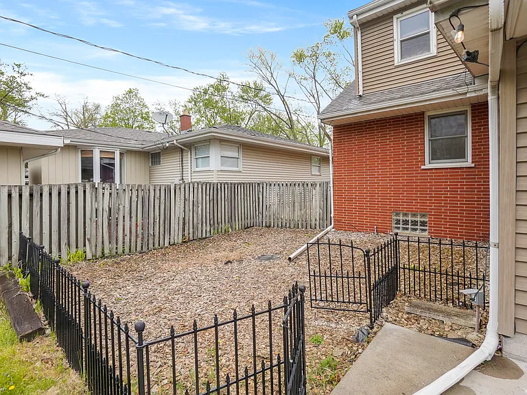 8814 Northcote Ave — Photo 34