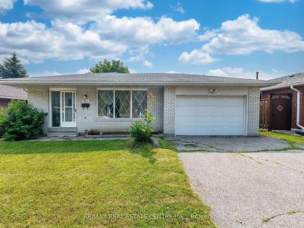 940 Bloor St, Mississauga, ON L4Y 2N1