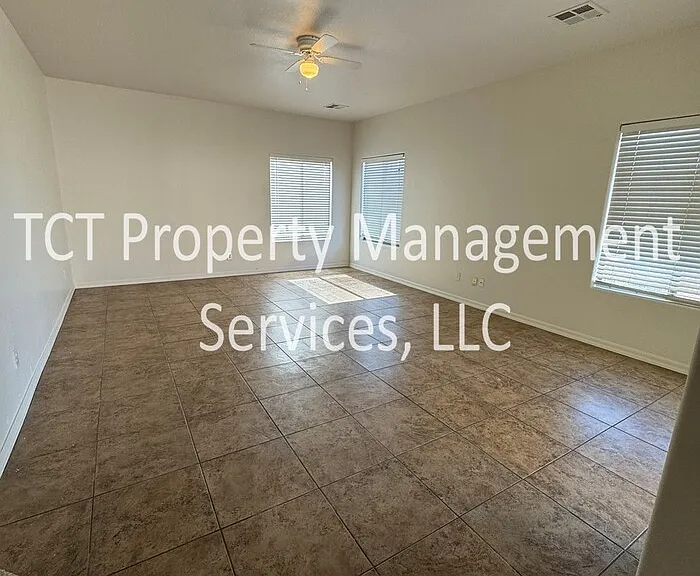 12128 W Tara Ln — Photo 2