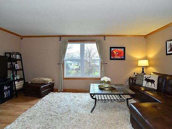 4th image of 300 Parkwood Dr
