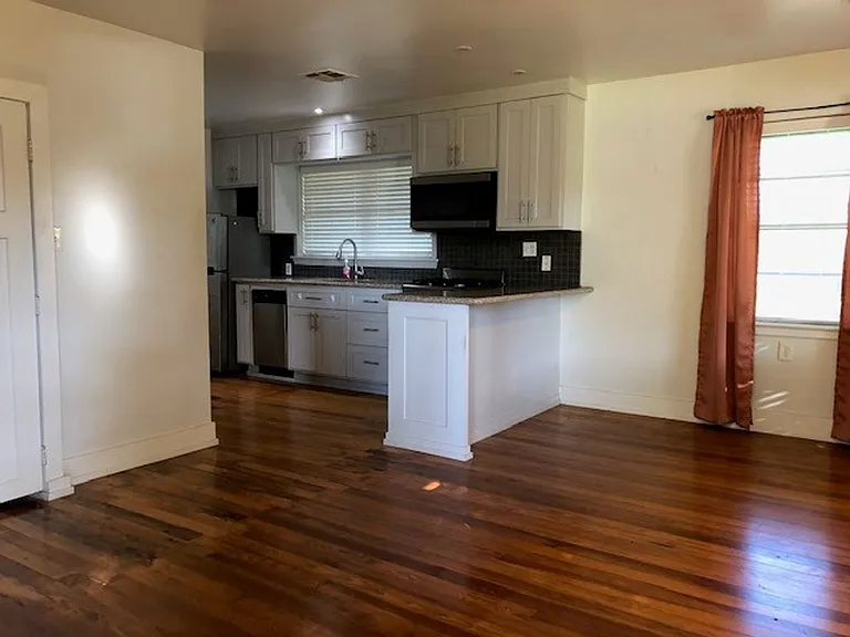 100 W Madison St — Photo 8
