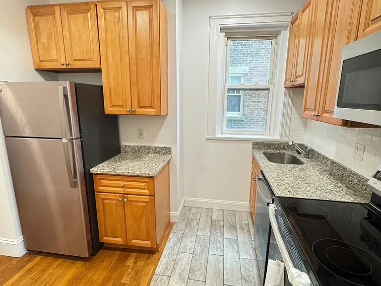 2013 Commonwealth Ave #1R — Photo 3