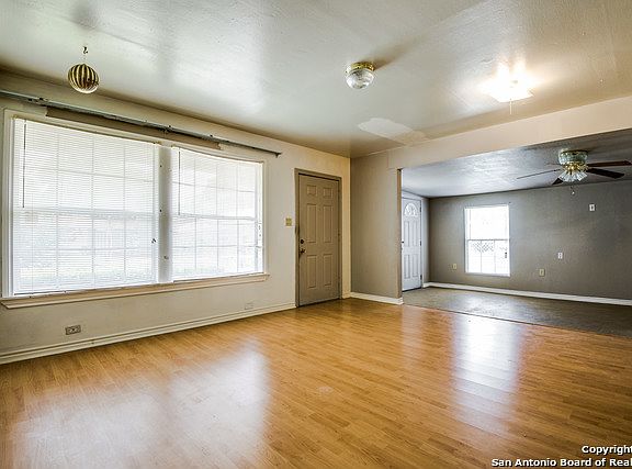 5th image of 575 Overhill Dr