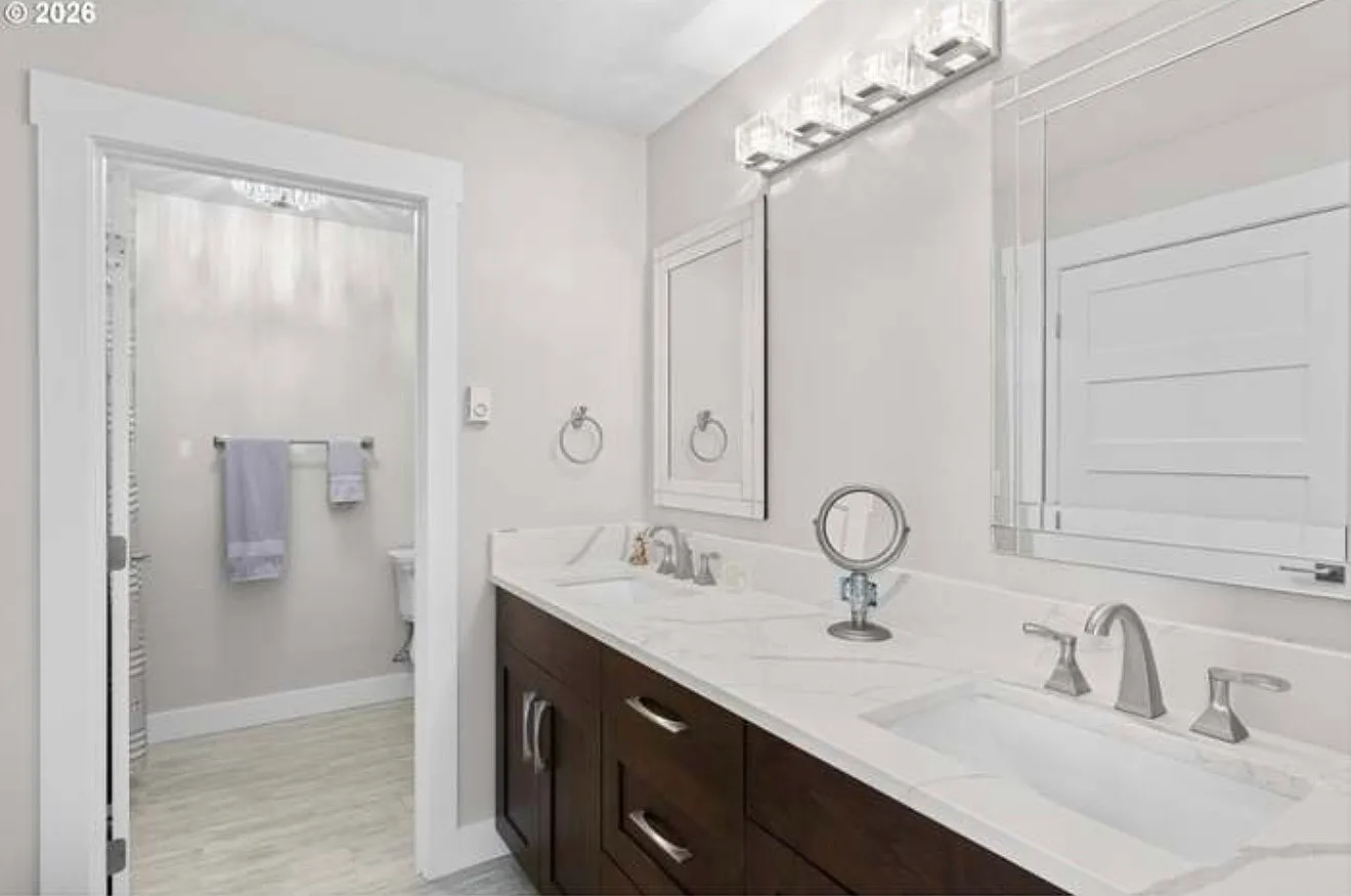 2 bed, 976 sqft, $2,000 — Photo 3