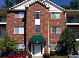 250 Hidden Ridge Ct APT 304, South Park, PA