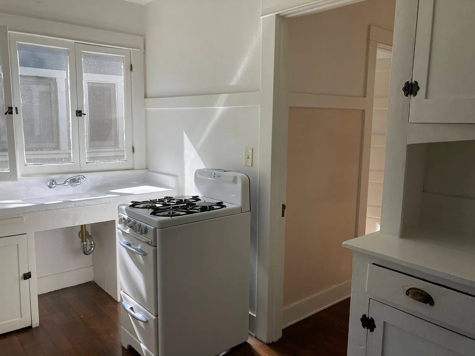Studio, 420 sqft, $2,295 — Photo 4