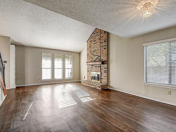 3rd image of 1469 Larchmont Dr