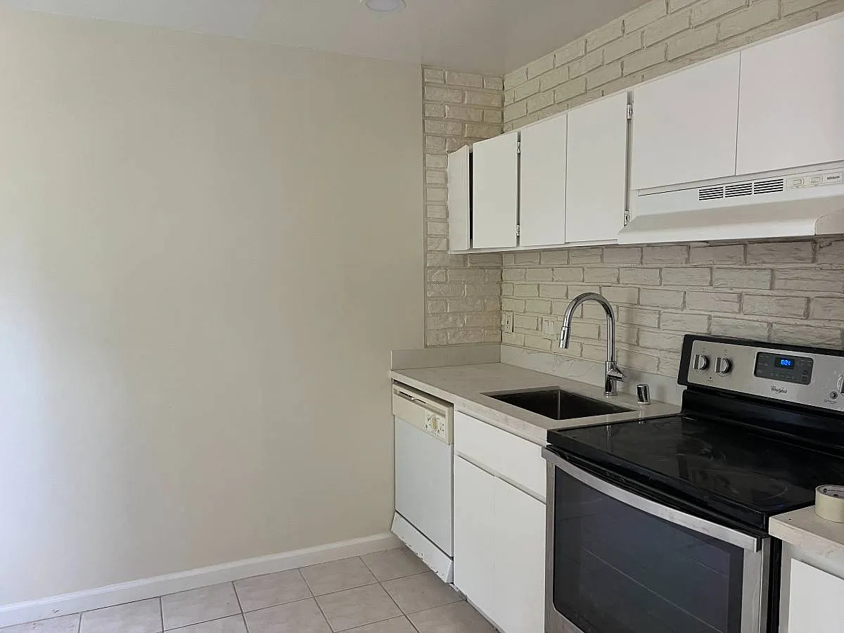 1 bed, 440 sqft, $1,950 — Photo 3