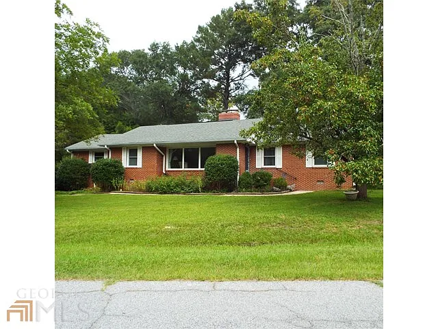 734 Windsor Rd photo 1