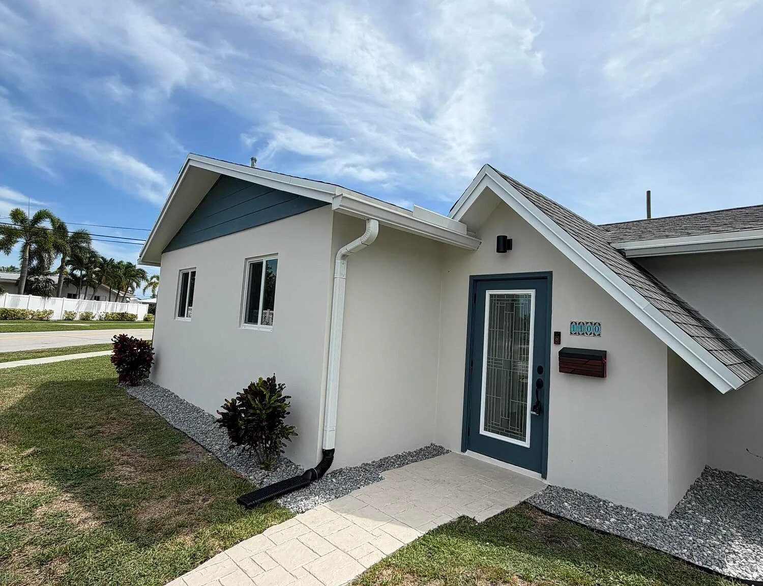 3 bed, 2.0 bath, 1378 sqft, $6,500 — Photo 2