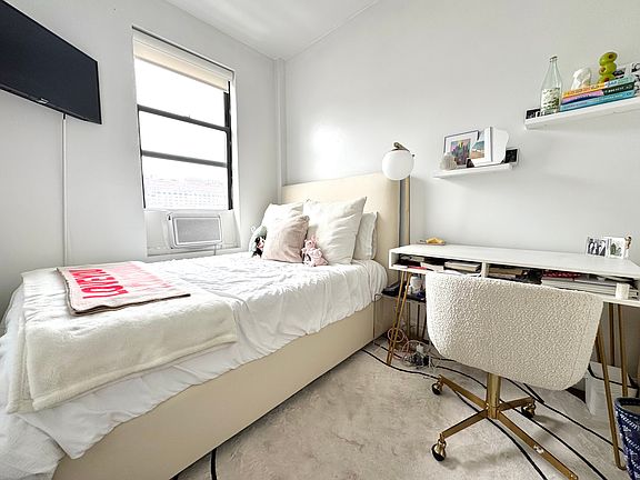 4th image of 261 W 21st St APT 20