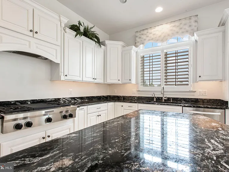 8319 Quarry Manor Ter — Photo 33