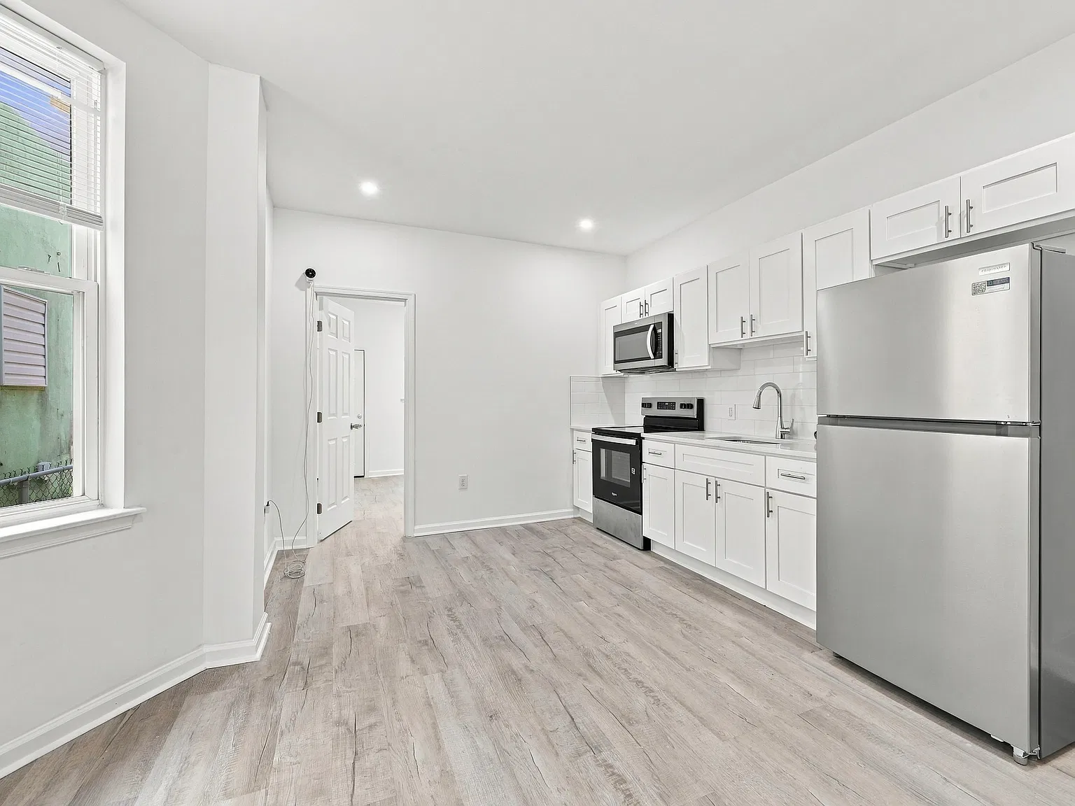 5 bed, 1.5 bath, 1640 sqft, $2,150 — Photo 3