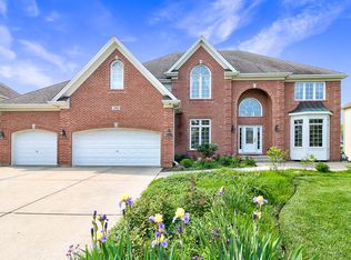 3360 White Eagle Dr, Naperville, IL