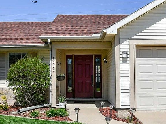 3rd image of 1006 Hornbeam Cir W
