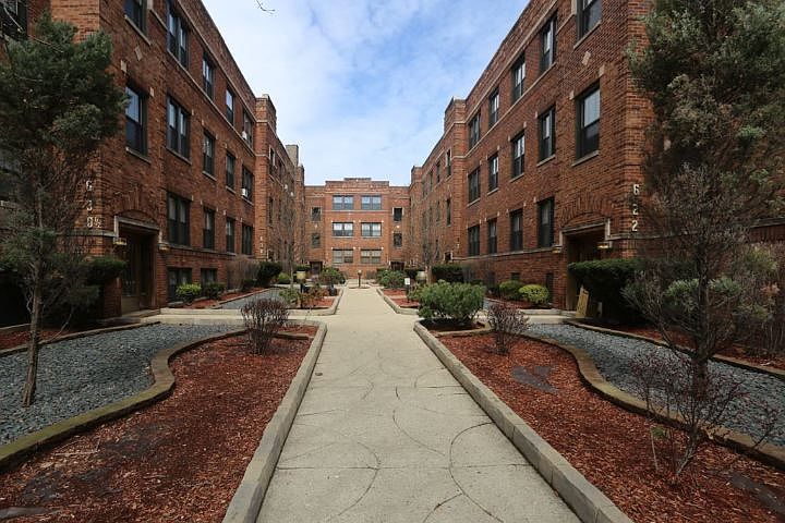 1st image of 626.5 W Cornelia Ave Unit 1E