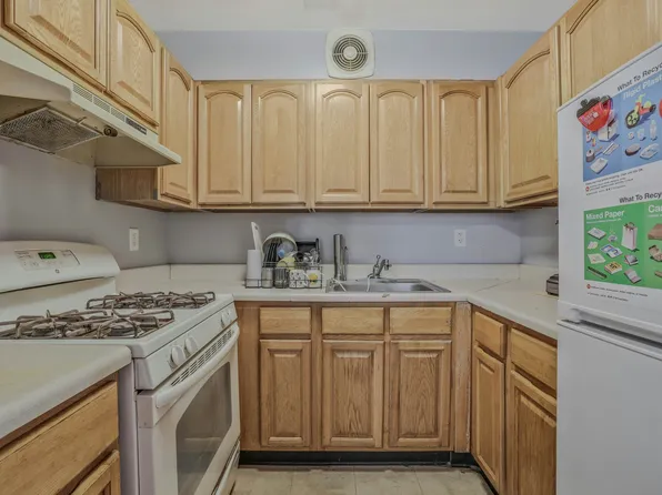 747 Essex Street image 17 of 23