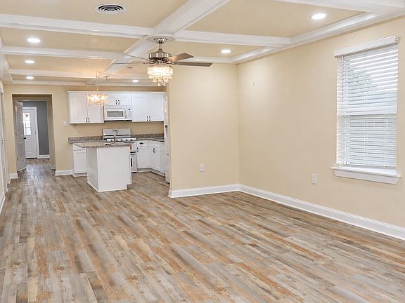 3rd image of 2114 Simmons St